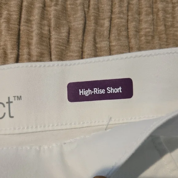 White Bermuda Shorts with Elastic Waistband - Picture 4 of 5